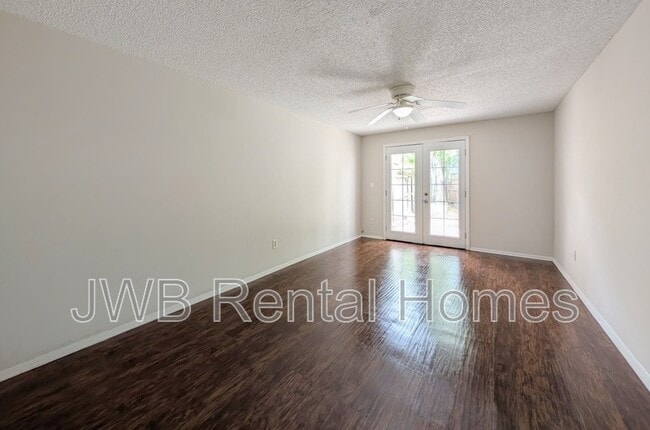 Building Photo - 2630B Gifford Ave