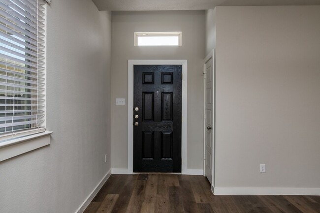 Building Photo - GORGEOUS 3 BEDROOM DUPLEX LOCATED IN MIDLOTHIAN ISD!