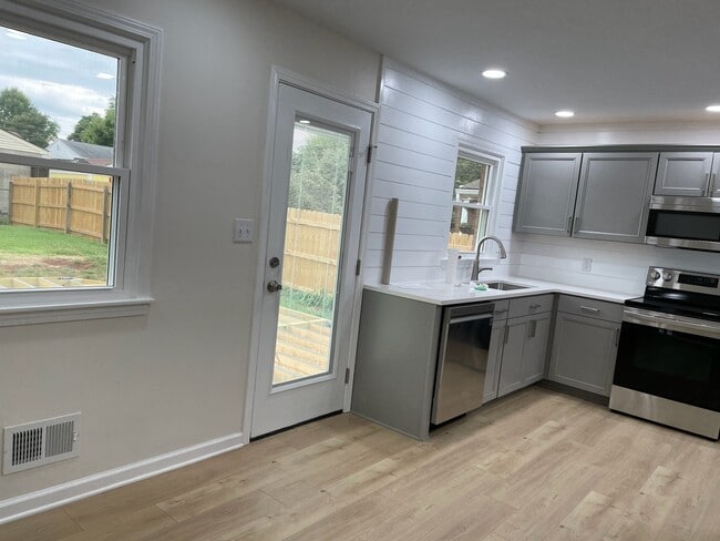 Foto del edificio - 9502 Doewood Ln