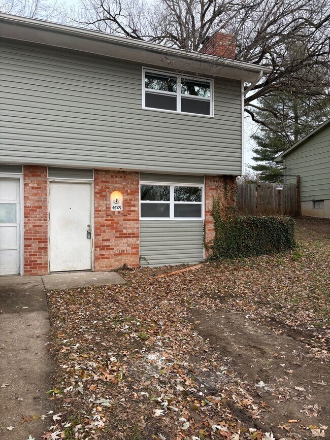 Building Photo - 4309-4311-4311 W Bethany Dr