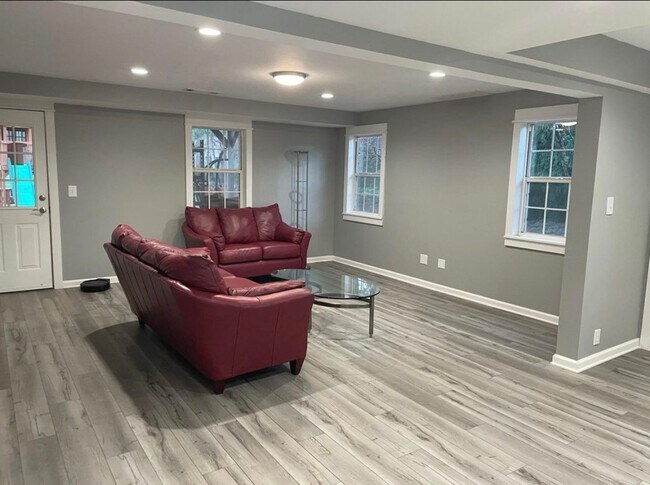 Foto del edificio - 220 Drumcliff Ct