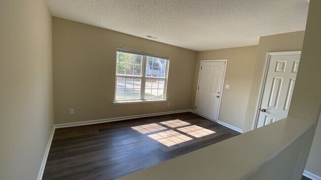Building Photo - 4849 Silverdene St