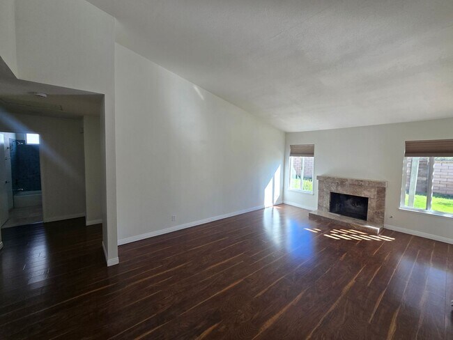 Foto del edificio - This Beautiful 3 Bedroom 2 Bath Home