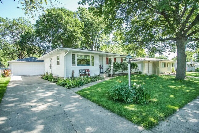 Foto del edificio - 1640 Highview Dr