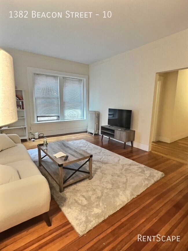 Foto del edificio - 1382 Beacon St