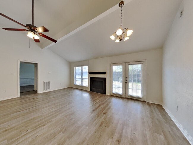 Building Photo - 500 Desert Aire Dr