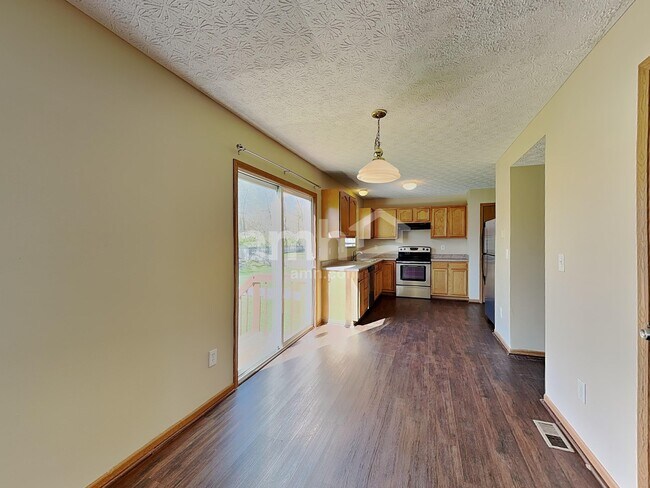 Foto del edificio - 8245 Crete Ln