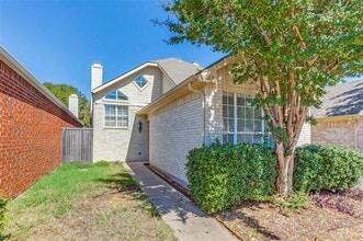 Building Photo - 6023 Lloyd Ct