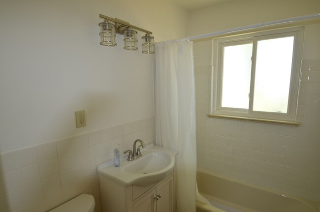 Foto del edificio - 5456 E Atlantic Pl