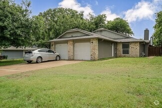 Building Photo - 701 Country Aire Dr