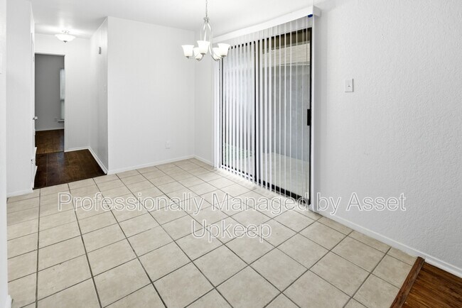 Foto del edificio - 3324 Green Ridge St