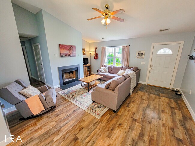 Building Photo - 202 Smallberry Ct