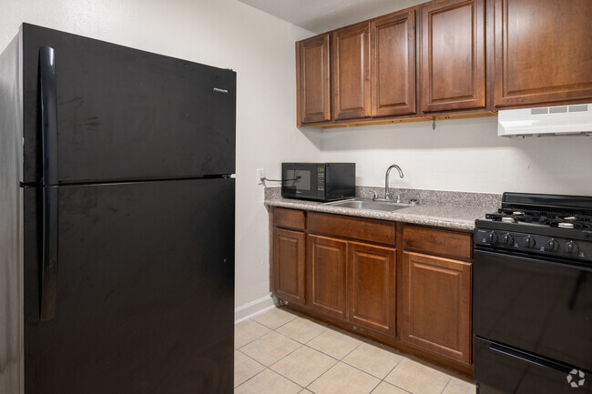 2BR, 1BA - 600SF - San Gabriel Square Apartments