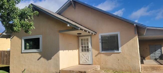 Building Photo - UPDATED HOME IN NORTH CLOVIS