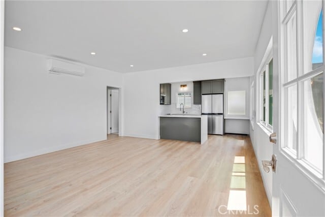 Building Photo - 3600 The Strand