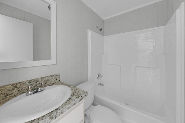 Foto del edificio - 3 Bedroom/ 2 Bath Home in DeFuniak Springs, Florida