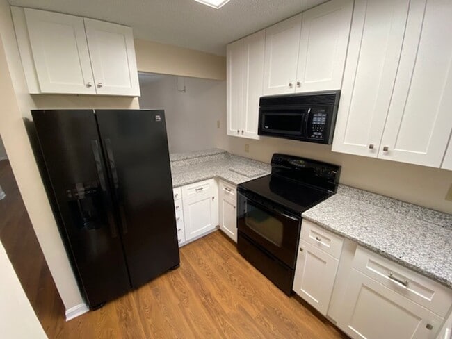 Building Photo - Ideal Living: Beautifully Designed 2 Bedro...