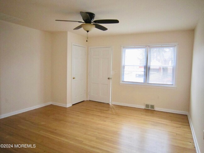 Foto del edificio - 8 Viola Ave