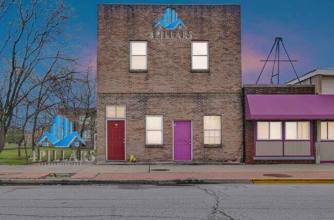 Foto del edificio - "Charming 2-Bedroom Haven in East Chicago - Spacious 750 Sq Ft Gem!"