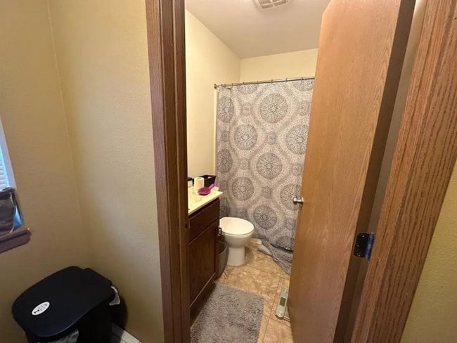 Building Photo - 516 6th St S