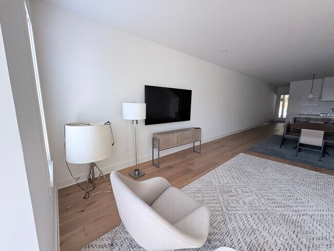 Foto del edificio - Newly built 3 bedroom Townhome with roof top deck