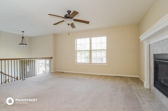 Building Photo - 1307 NW Hilltop Dr, Grain Valley, MO 64029