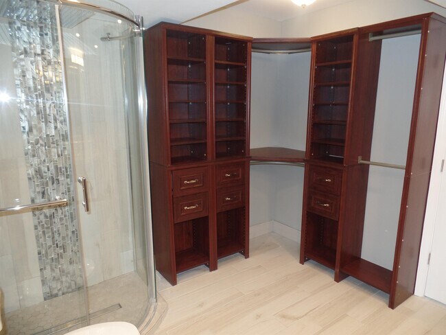 Building Photo - 2851 N Oakland Forest Dr