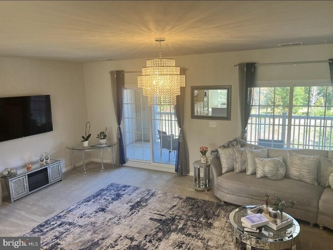 Foto del edificio - 7977 Independence Dr