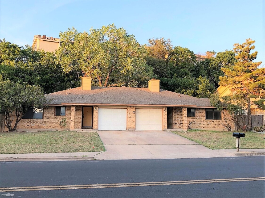 Primary Photo - 2 br, 1.5 bath Duplex - 6491 Hart Ln