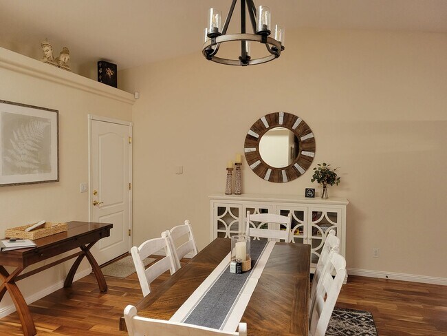 Building Photo - Furnished Winter House