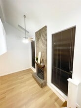 Building Photo - 13716 Hollowgreen Dr