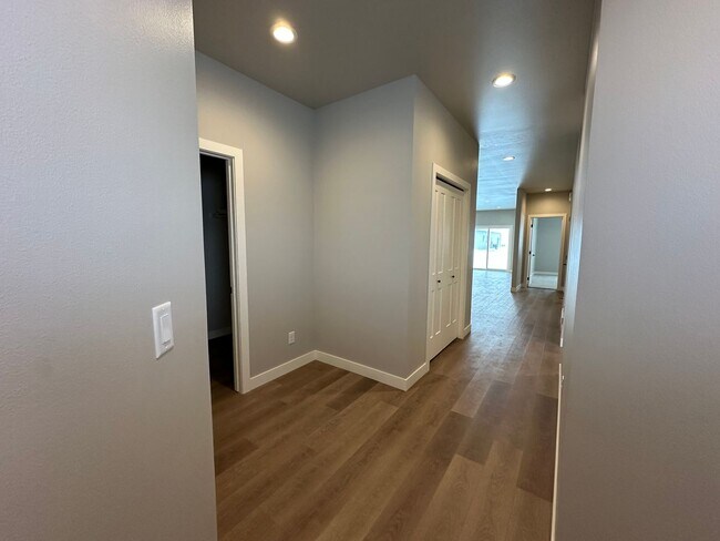 Foto del edificio - NEW CONSTRUCTION - 3 bdrm/2 bath Home - MOVE IN READY!