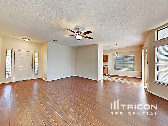 Foto del edificio - 7714 Gallant Ridge Dr