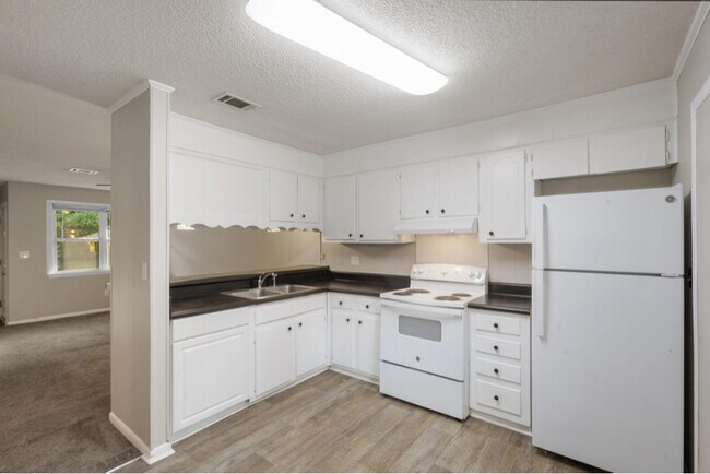 Foto del edificio - 2837 Lumpkin Rd