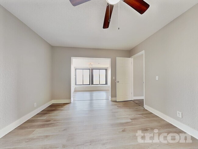 Foto del edificio - 3856 Lake Joyce Dr