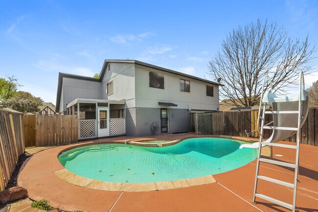 Foto del edificio - Spacious 4-Bedroom Lewisville Home