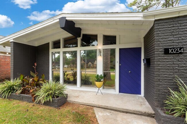 Foto del edificio - 10234 Hazelhurst Dr