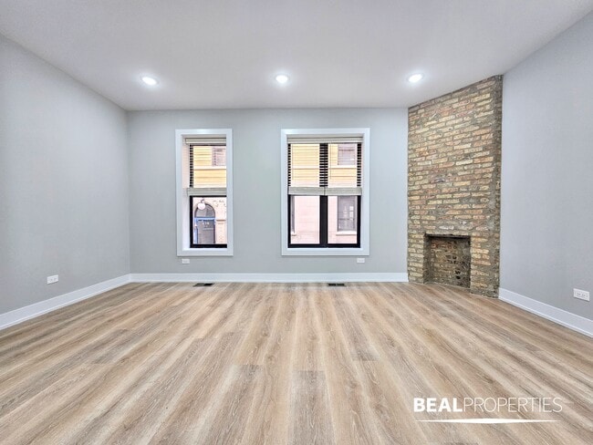 Building Photo - 428 W Belden Ave