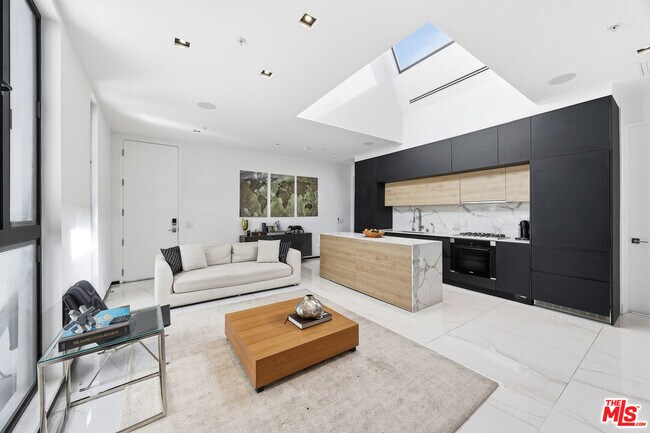 Building Photo - 1253 N Sweetzer Ave