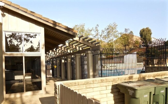 Building Photo - Stunning Newbury Park Home