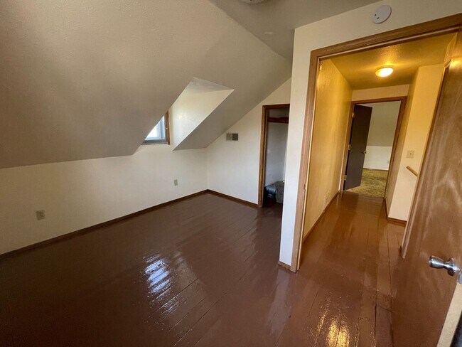 Foto del edificio - 122 W 9th Ave