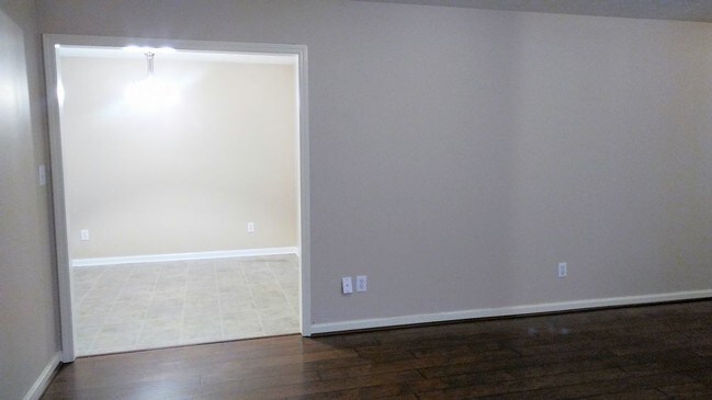 Building Photo - Adorable 2612 Shep Ct in Bellwood subdivision