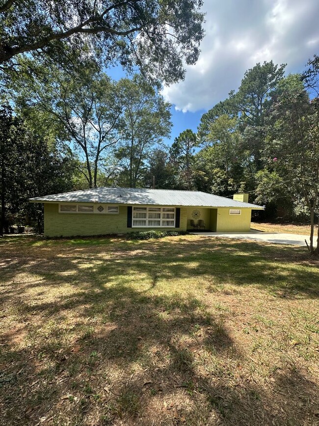 Foto del edificio - In-town Single Family home