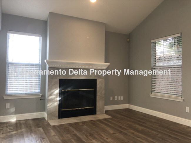 Foto del edificio - 4000 Eastwood Village Ln