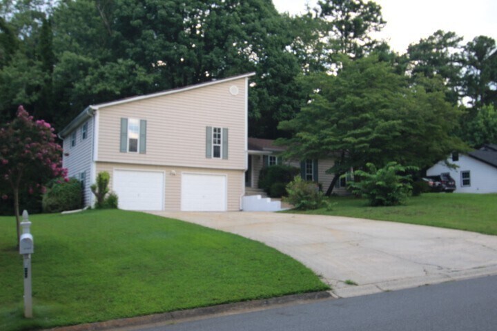 Primary Photo - 3765 Manor House Dr