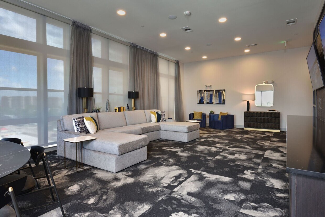 Primary Photo - 6400 Washington Ave