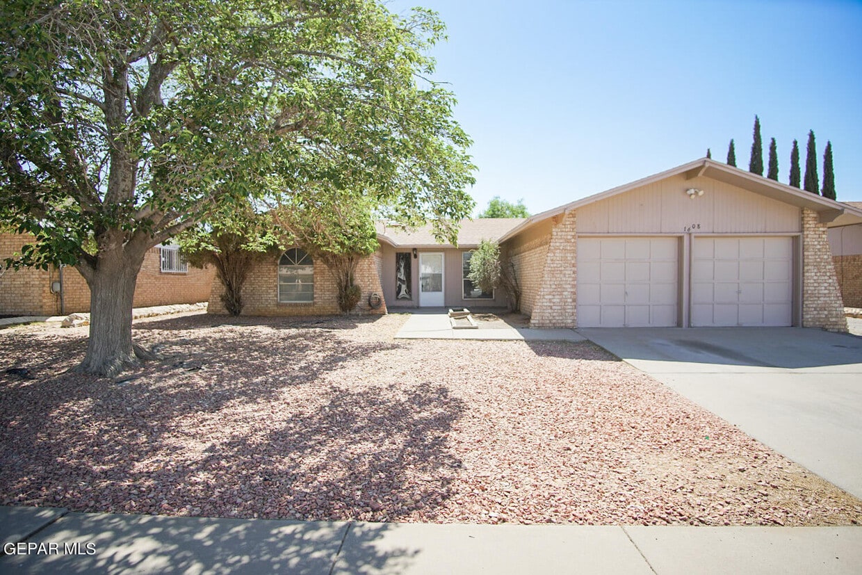 Foto principal - 1608 Bert Green Dr