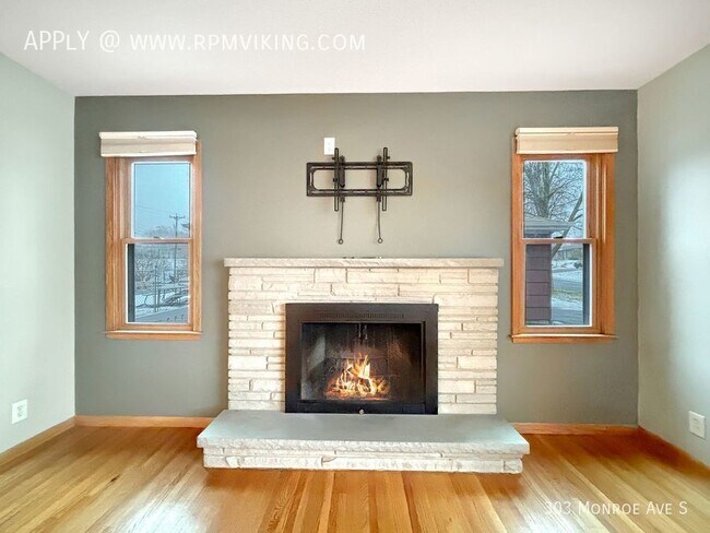Building Photo - 4br 2ba 2cg Bungalow with fenced in Yard ~...