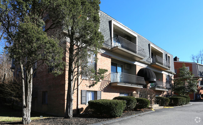 Building Photo - Churchill Apartments