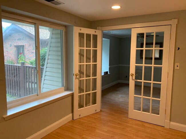Foto del edificio - 120 Glen Hollow Dr